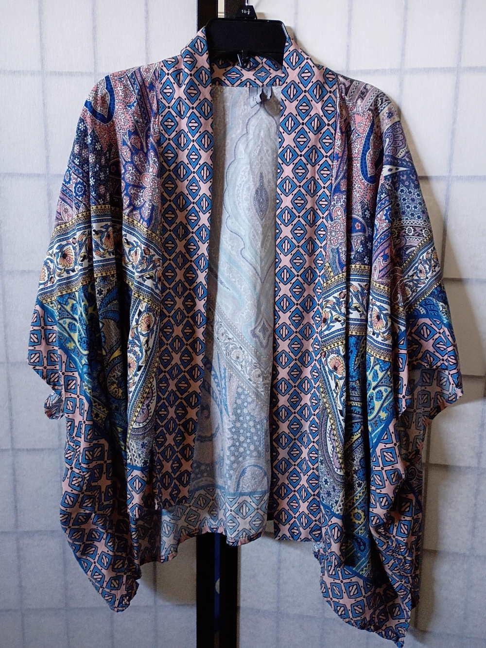 Bl-nk Aletha Cropped Kimono